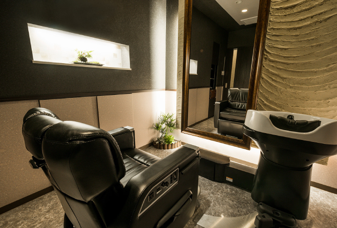 Luxury men's salon Axis