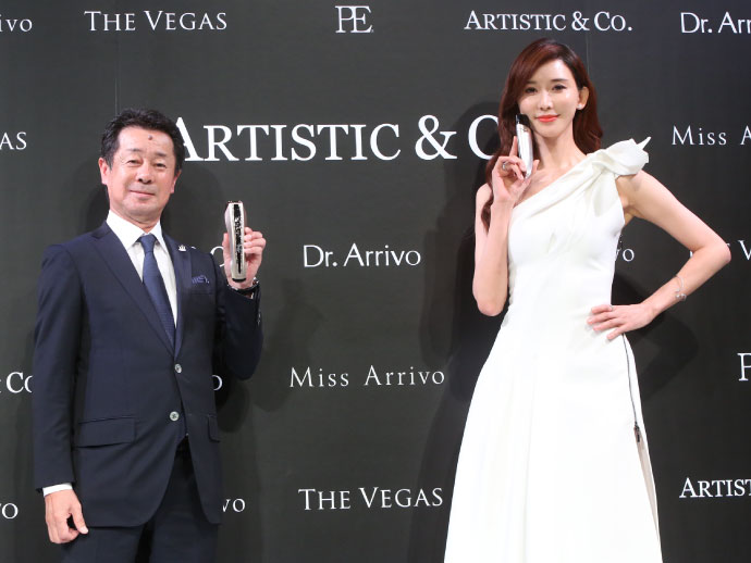 リン・チーリンとARTISTIC&CO. 近藤社長