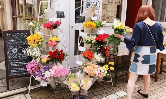 チャンスフラワーを販売する「花つみ」の店頭