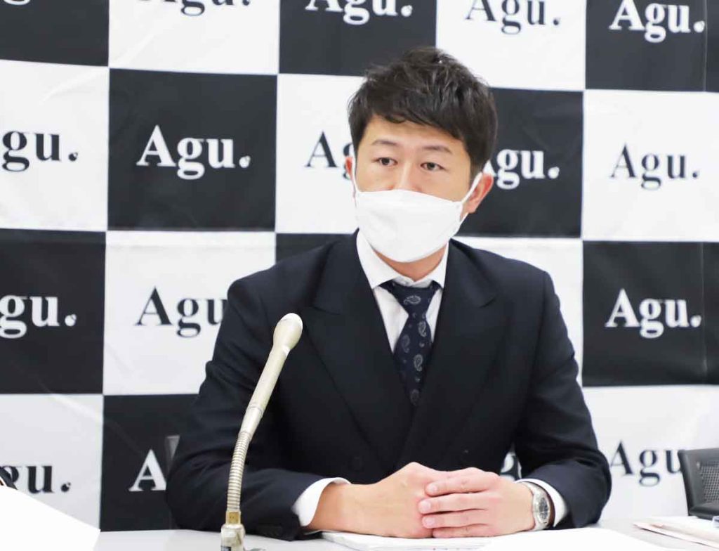 AB＆Companyの上場記者会見で説明する市瀬一浩社長（美容室Aguを展開）