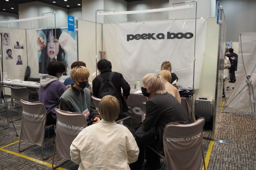 リクエストQJ就職フェアのPEEK-A-BOOブース