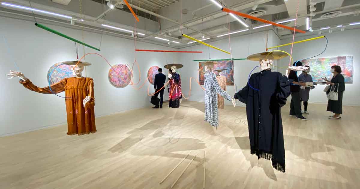 色は世界共通言語 現代美術家・竹村京と鬼頭健吾が展覧会「色と感情」