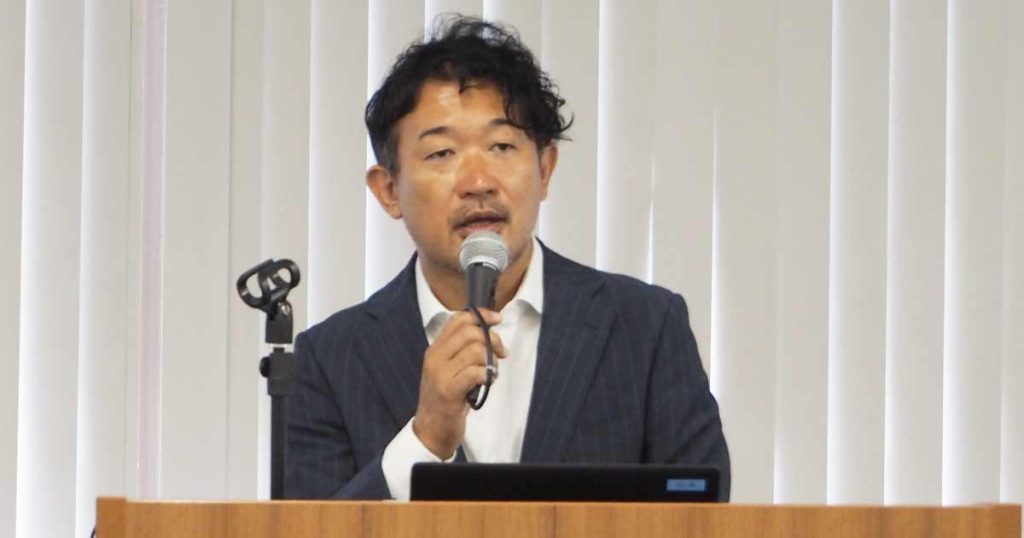 アイスタイル吉松徹郎社長（2022年決算説明会）