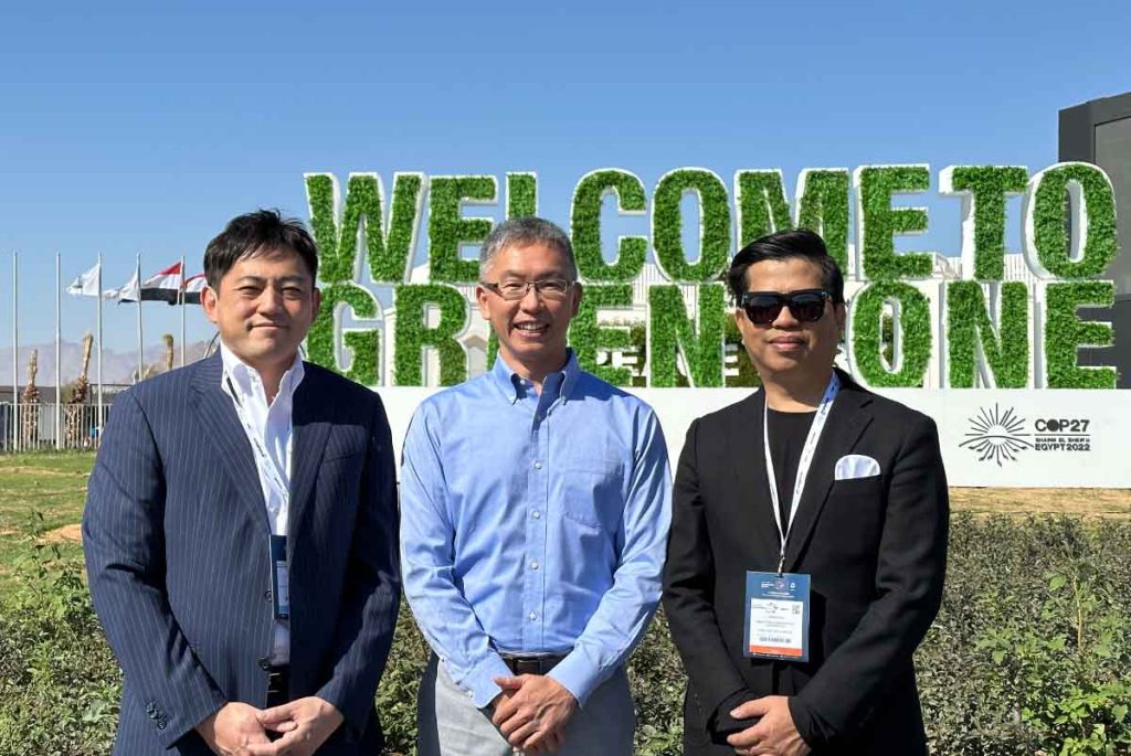 COP27関連イベントWCFに出席した福井社長㊧。WCFアジア地域代表のGeorge Hu 氏（中央）、オーライ代表の葛望平氏㊨とともに