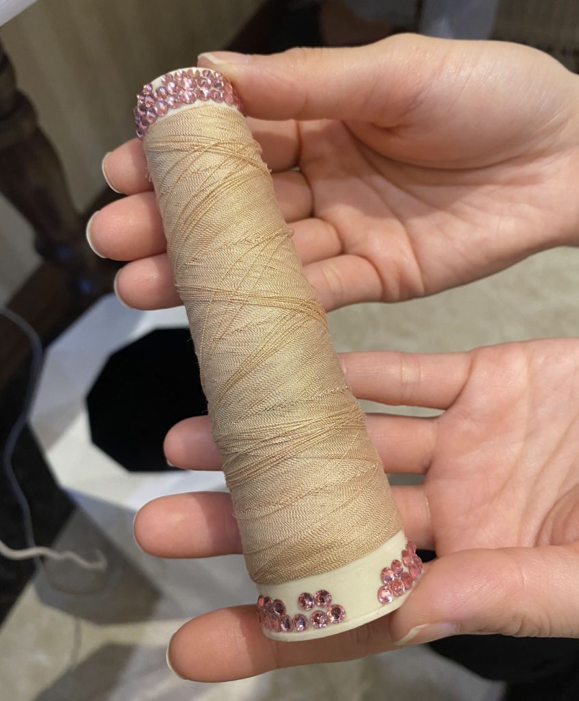 アフロスクイーンの金の糸脱毛で使用する金の糸