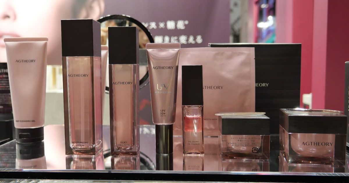 アクシージアのエイジングケアシリーズ、エイジーセオリーが好評 “糖花”コンプレックスでハリツヤを