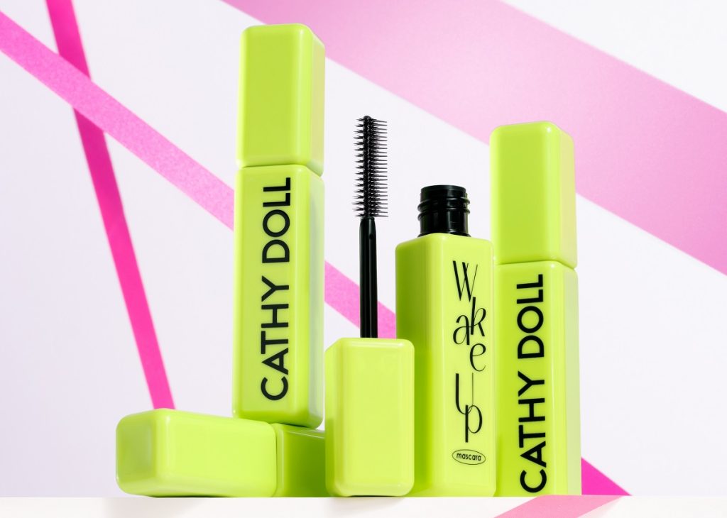 キャシードールが新作コスメ、ウェイクアップマスカラを発表