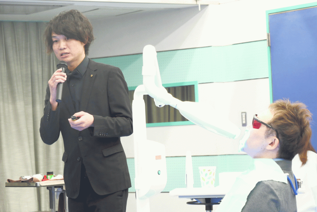 全理連中央講師会の秋季研修会の新任会員の辻佑輔