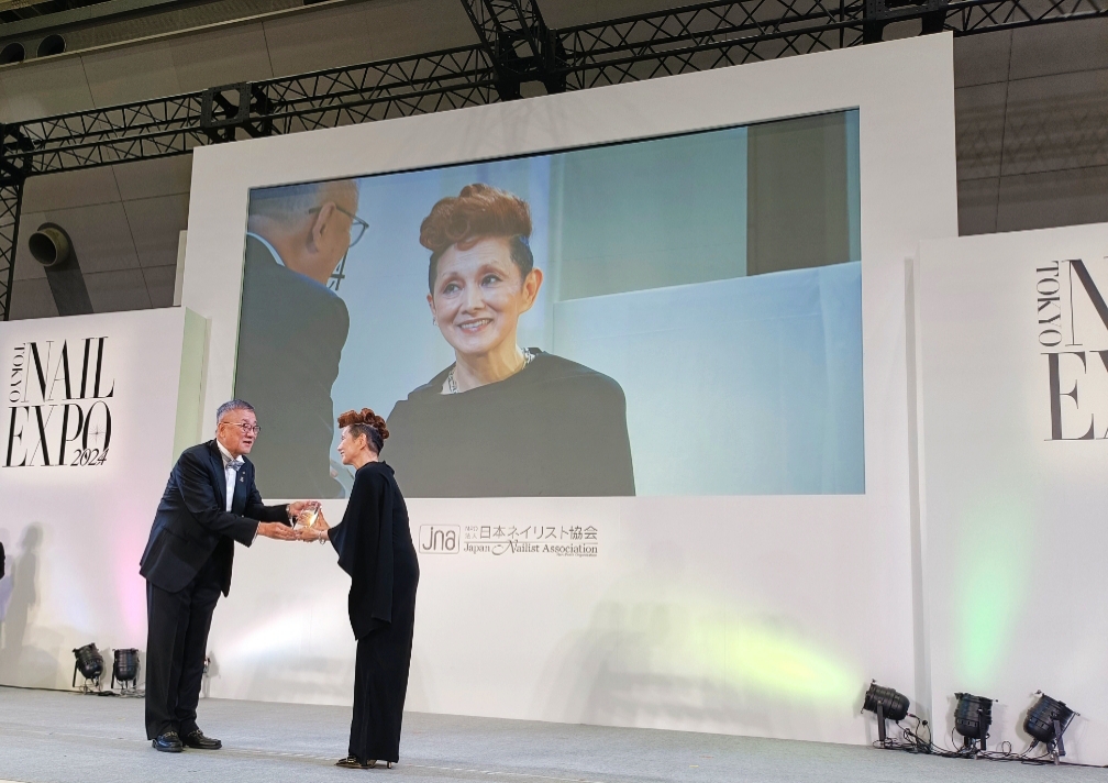 夏木さんと日本ネイリスト協会副理事長 水野義夫氏