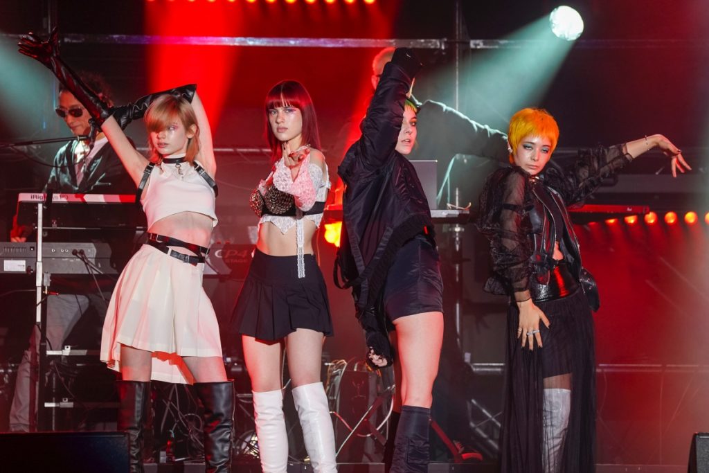 アリミノウルトラシナジー2024・PEEK-A-BOOのヘアショー