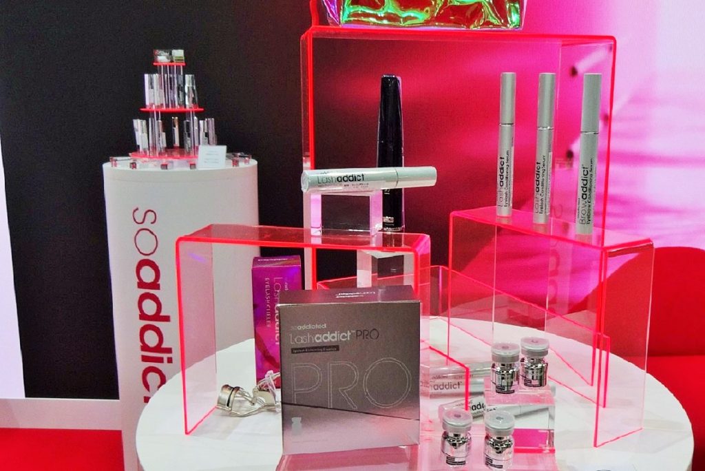 カリスのまつ毛美容液「Lashaddict(ラッシュアディクト)」とまゆ毛美容液「Browaddict(ブロウアディクト)」