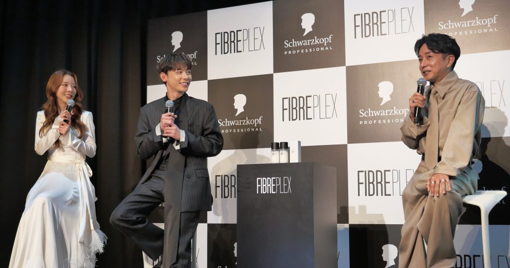 シュワルツコフプロフェッショナル・ファイバープレックス「ボンド ミルク」のトークショーに登壇するSHIMA奈良裕さんとよしミチ姉弟