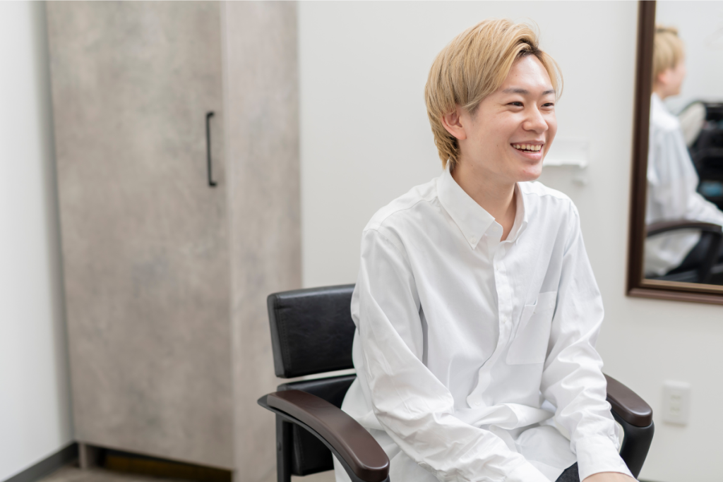THE SALONSについて語るスタイリストの岩田康平氏