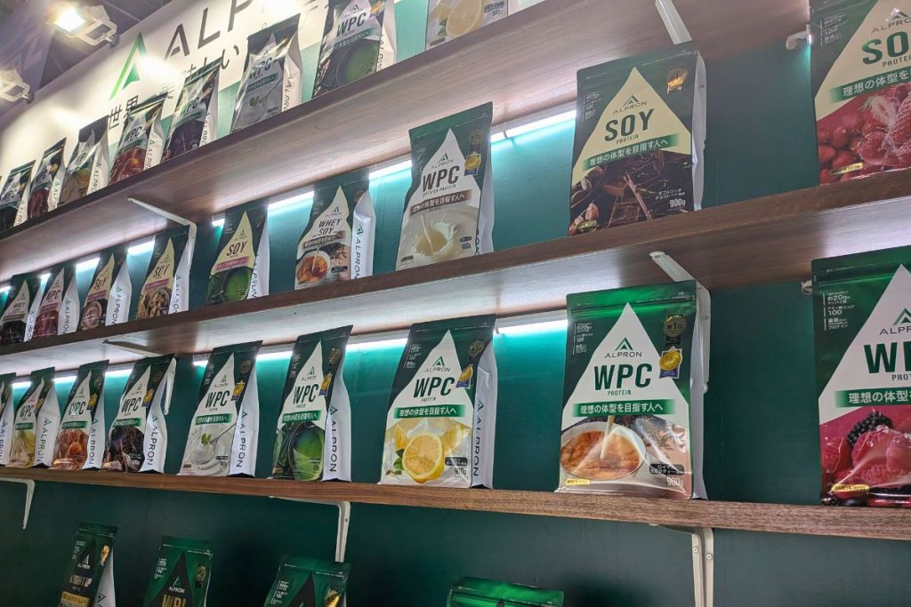 アルプロンのWPCプロテイン、スポルテック2025にて展示された商品