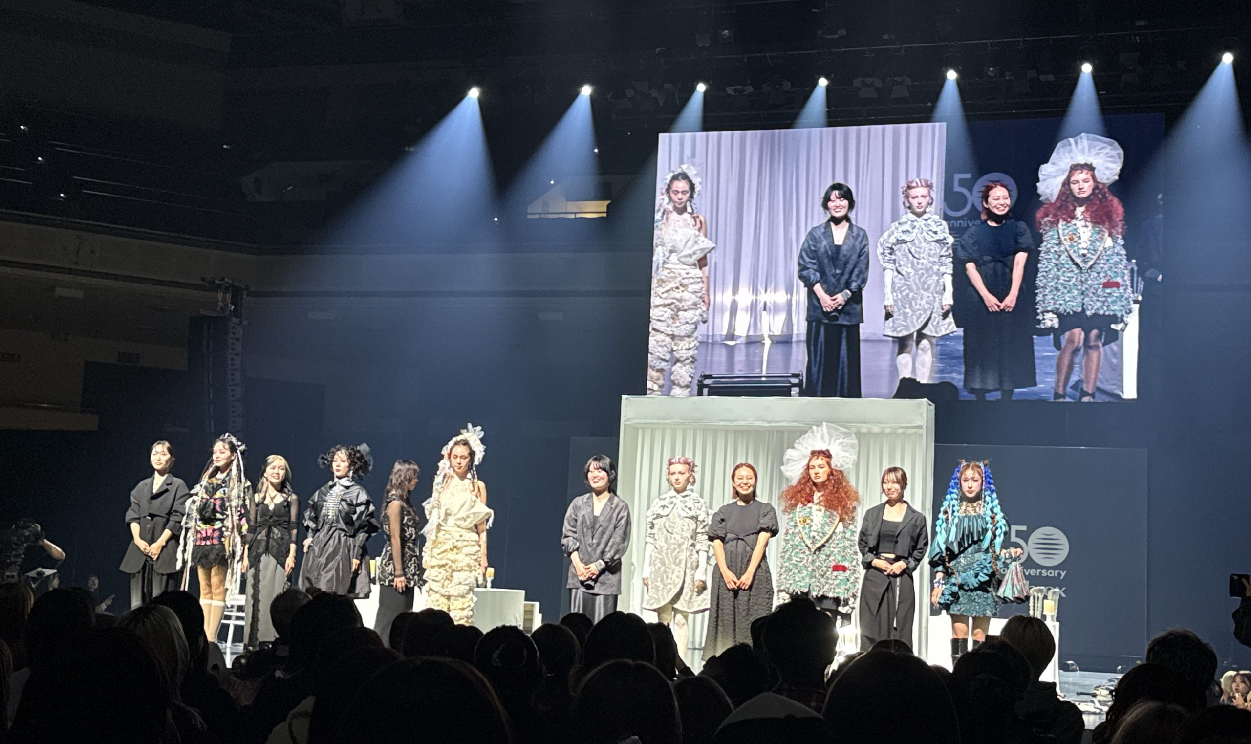 女性美容師6人が競演 ロレッタの世界を描く