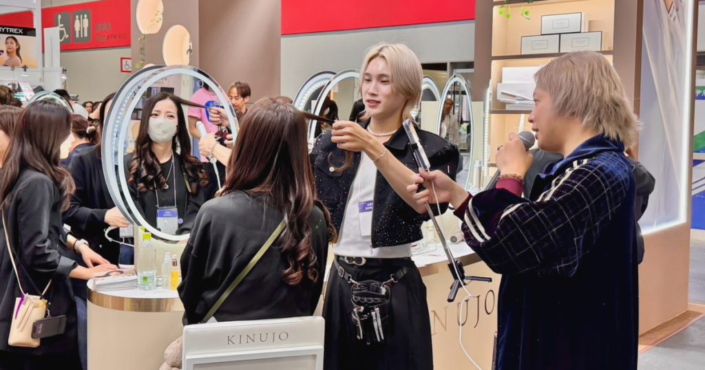 ビューティーワールドジャパン大阪のKINUJOブースの様子
