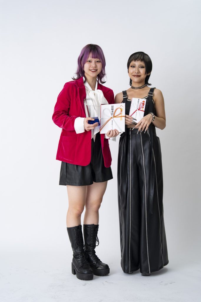 アリミノアリミノフューチャーズロードの最優秀賞を受賞した髙橋杏奈さんとモデルさん