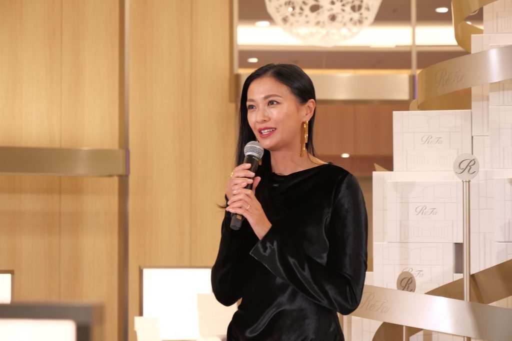 リファ　ギンザ　榮倉奈々