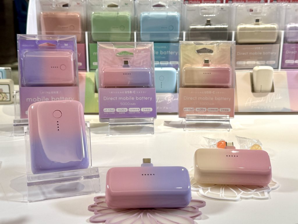 淡色のかわいいデジタルアクセ 創業5年で年商10億円を超えたモッテルの