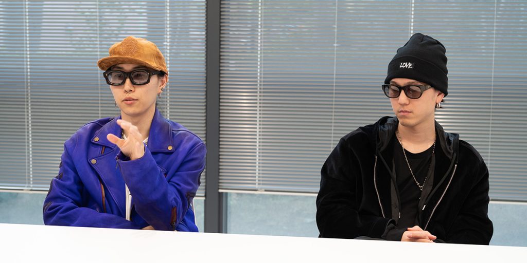 b-exのヘアカラー「KIRATERA（キラテラ）」開発者インタビューの樗木佑太さん（THE SLICK）とRYUSEIさん（PELE）